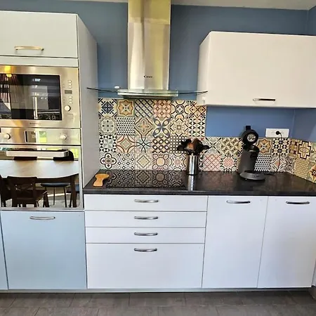 Family For 4 People, With Garden Сasa de vacaciones *